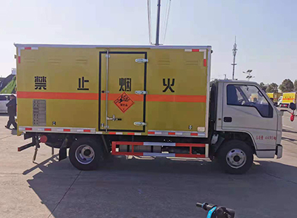 台前爆破器材运输车技术升级与安全合规新趋势